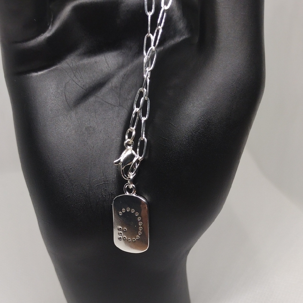 Elegant Silver Keychain with Stylish ‘G’ Pendant – Perfect Gift - Picture 2 of 3